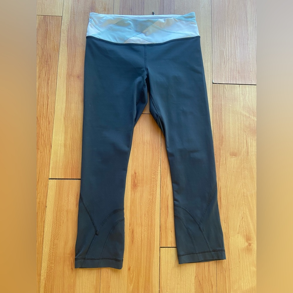 Lululemon capri pants black small